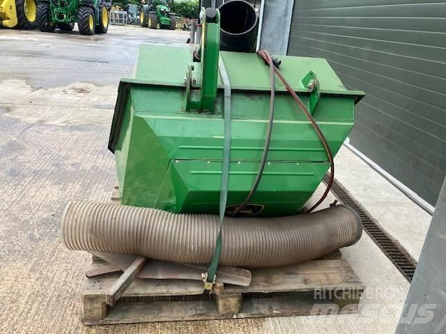 John Deere 580L ماكينات أخرى لتجهيز الأراضي
