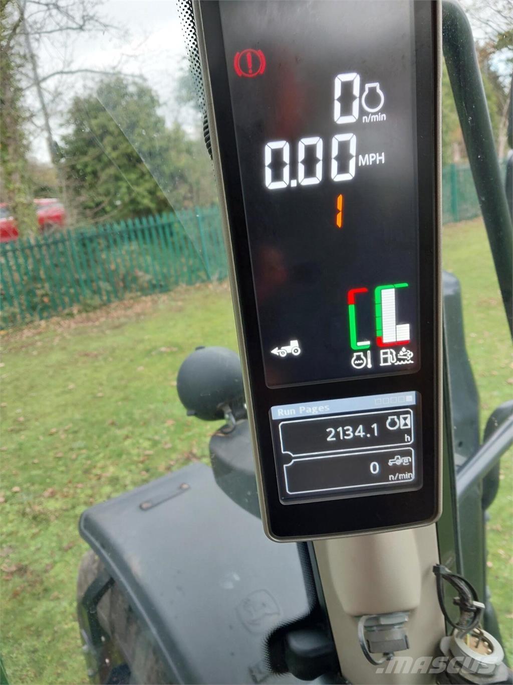 John Deere 6100M الجرارات