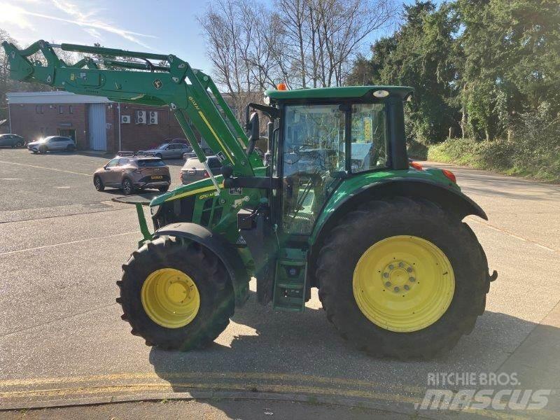 John Deere 6110M الجرارات
