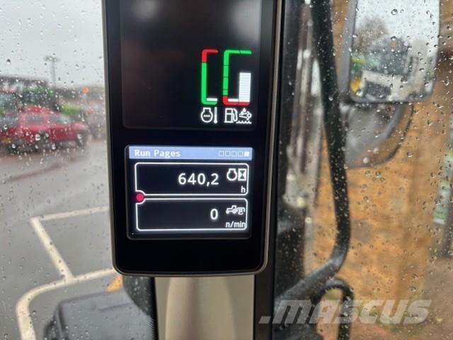 John Deere 6120M الجرارات