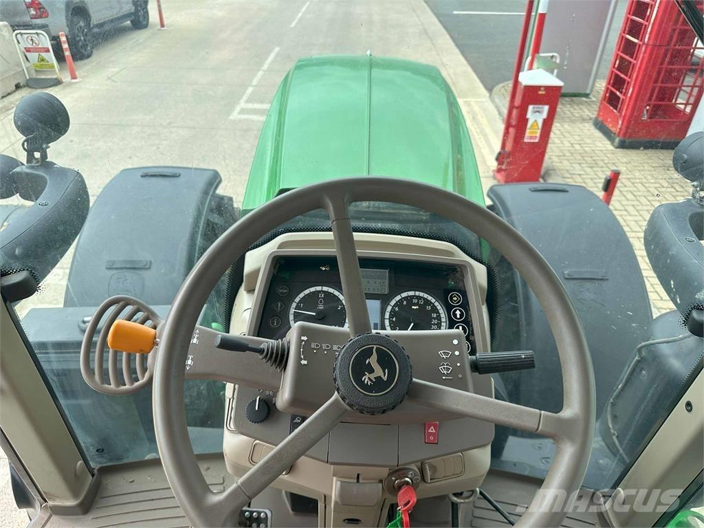 John Deere 6155M الجرارات