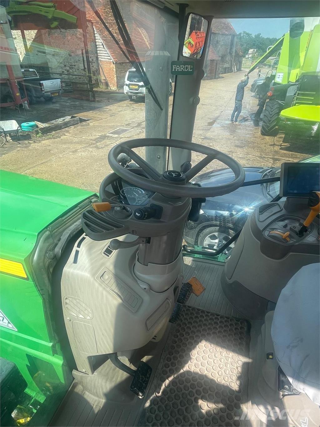 John Deere 6155R الجرارات