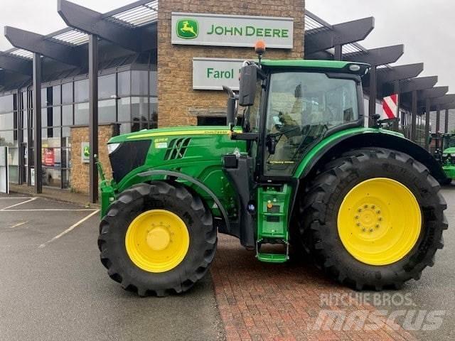 John Deere 6215R الجرارات
