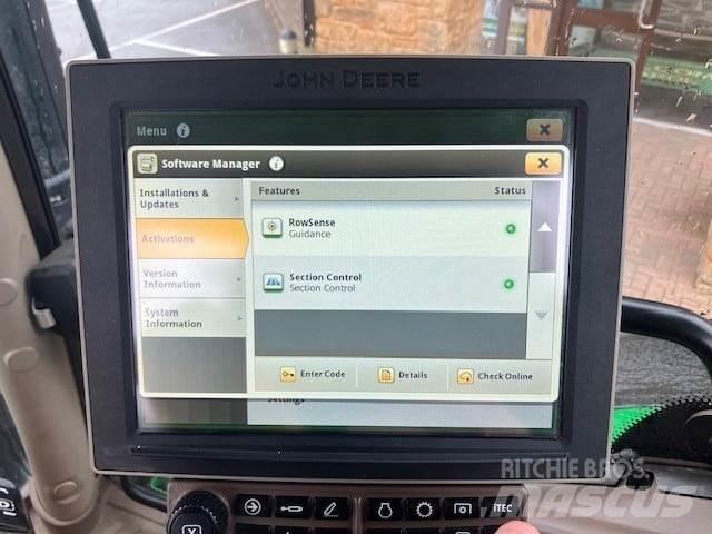 John Deere 6215R الجرارات