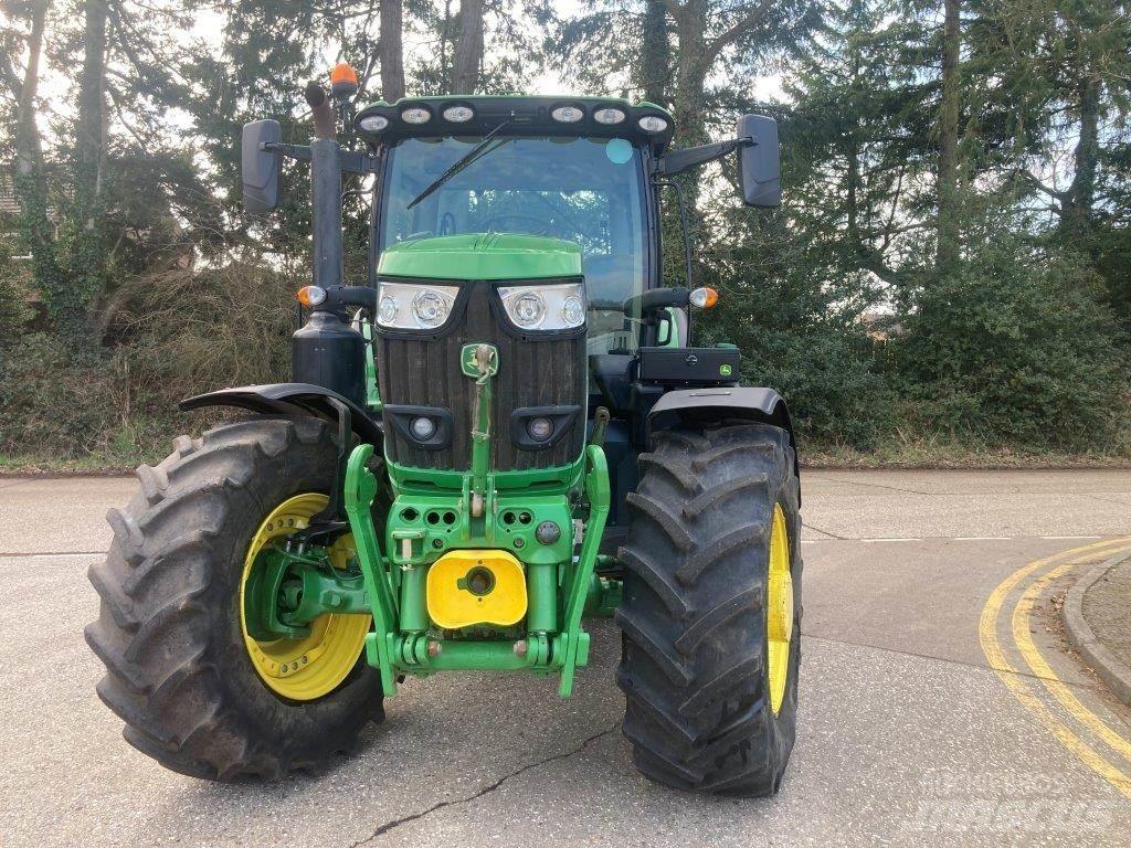 John Deere 6215R الجرارات