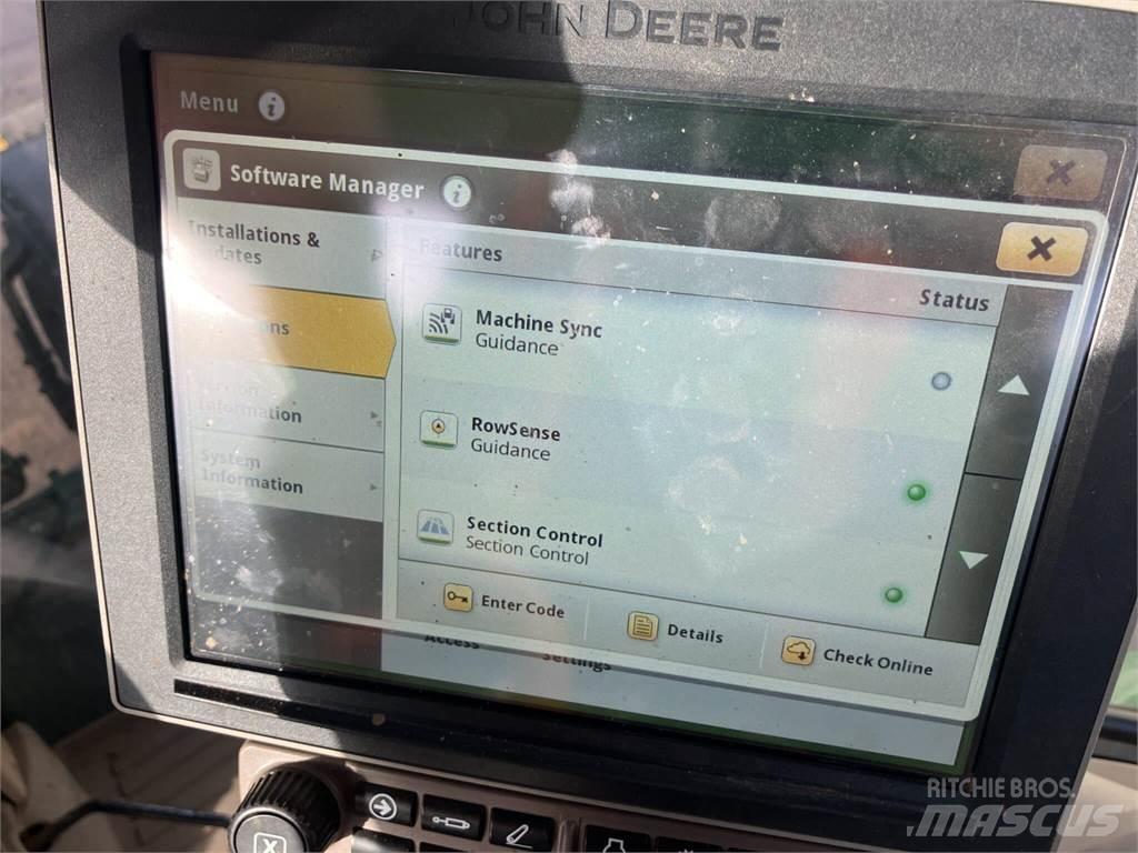 John Deere 6215R الجرارات