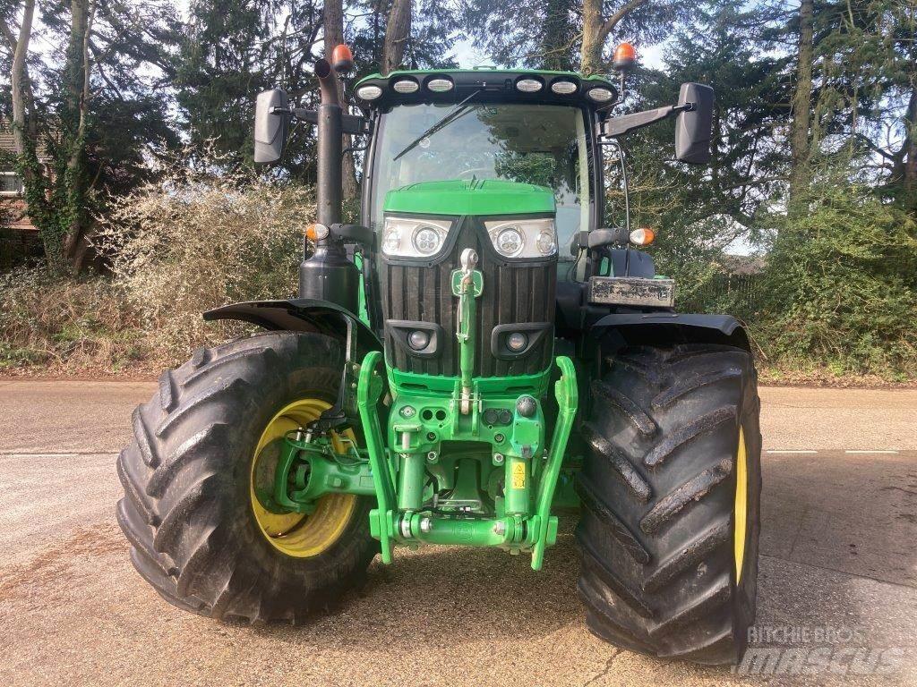John Deere 6215R الجرارات