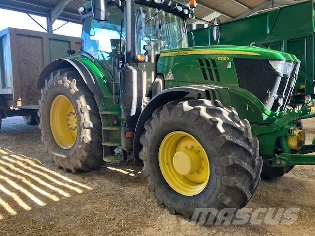 John Deere 6215R الجرارات