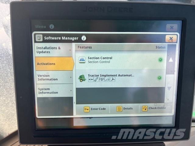 John Deere 6215R الجرارات