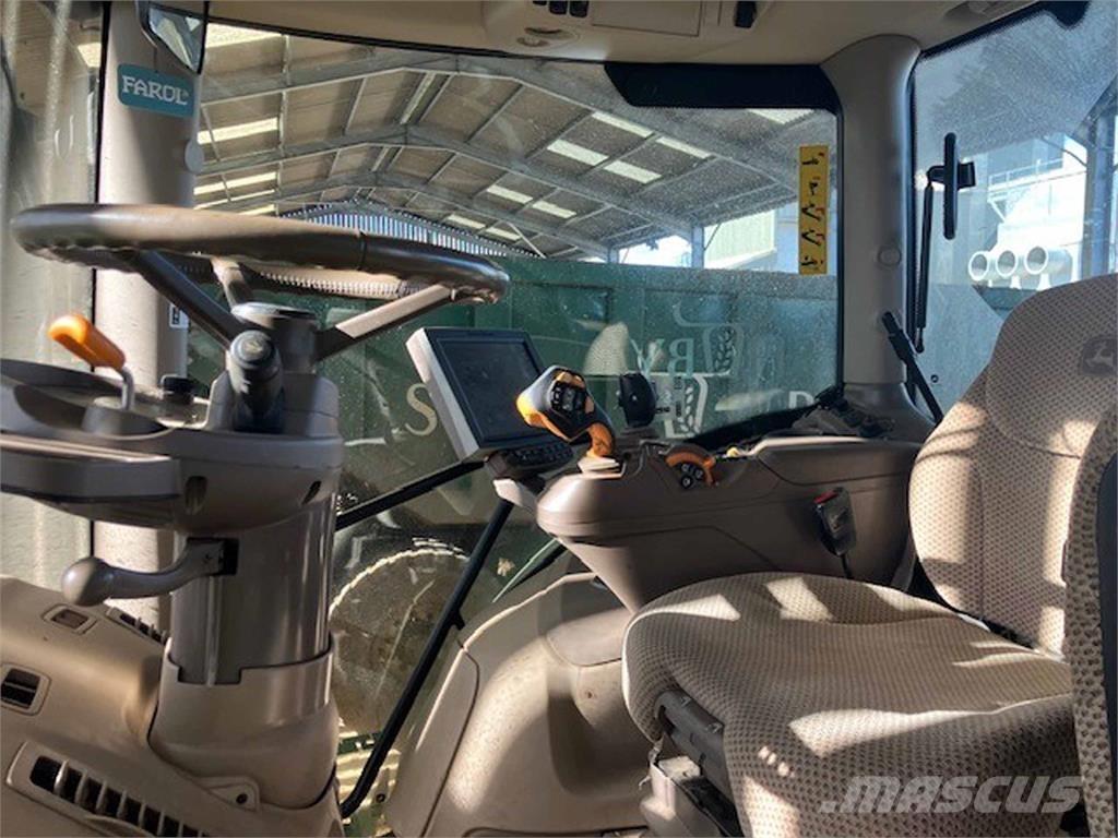 John Deere 6215R الجرارات