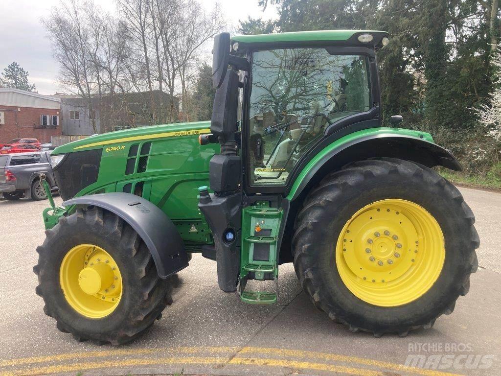John Deere 6250R الجرارات