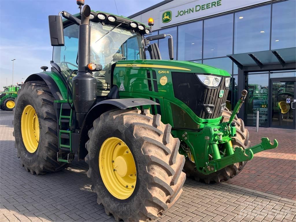John Deere 6250R الجرارات