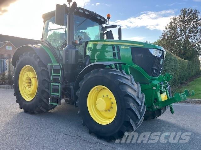 John Deere 6250R الجرارات