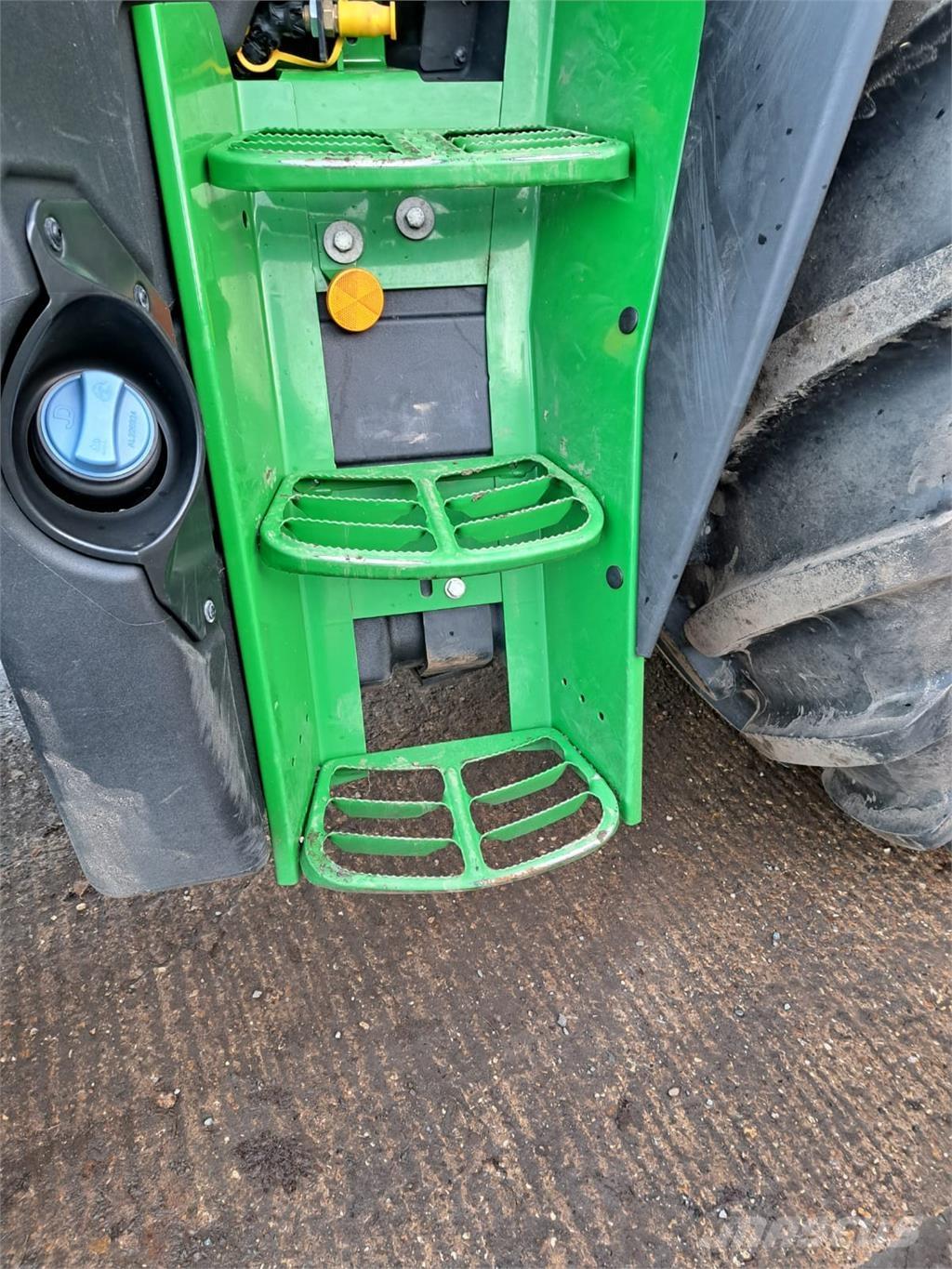 John Deere 6R 155 الجرارات