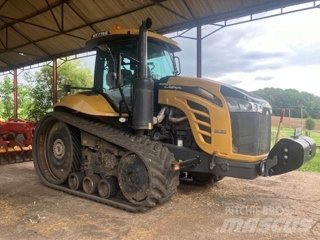 John Deere 6R 215 الجرارات