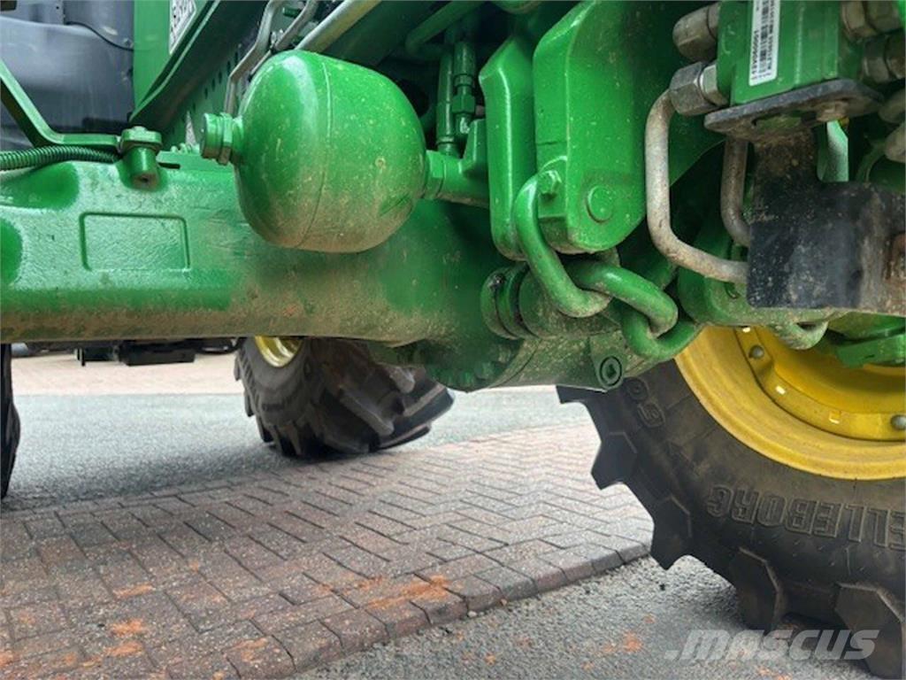 John Deere 6R 215 الجرارات