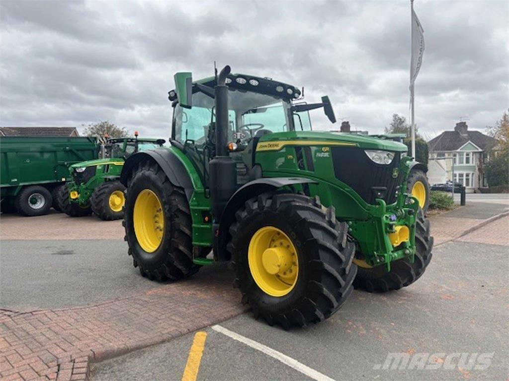 John Deere 6R 215 الجرارات