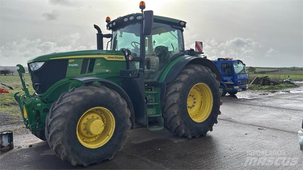 John Deere 6R 215 الجرارات