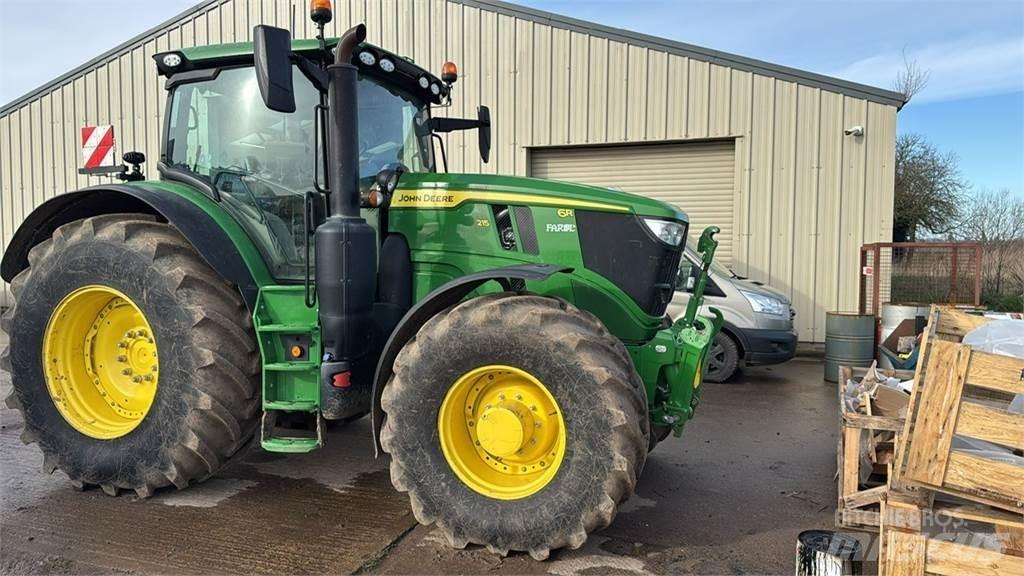 John Deere 6R 215 الجرارات