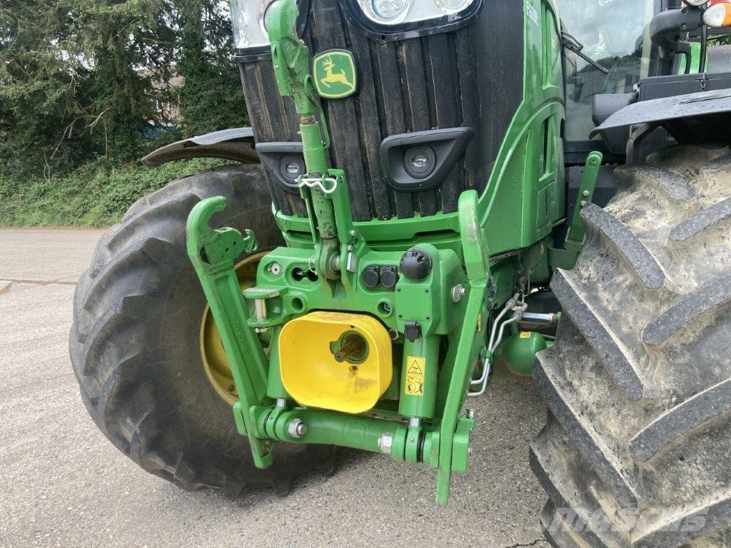 John Deere 6R 215 الجرارات