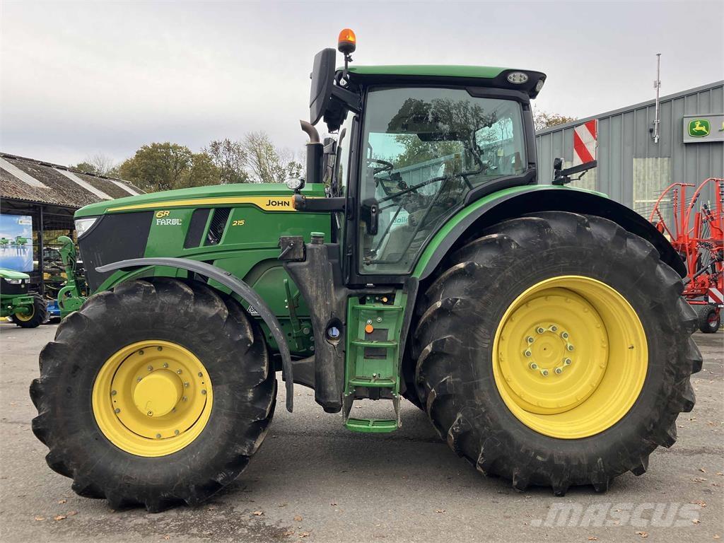 John Deere 6R 215 الجرارات