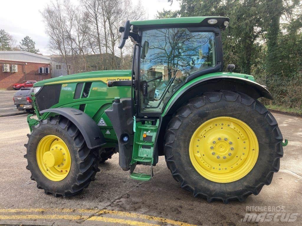 John Deere 6R 215 الجرارات