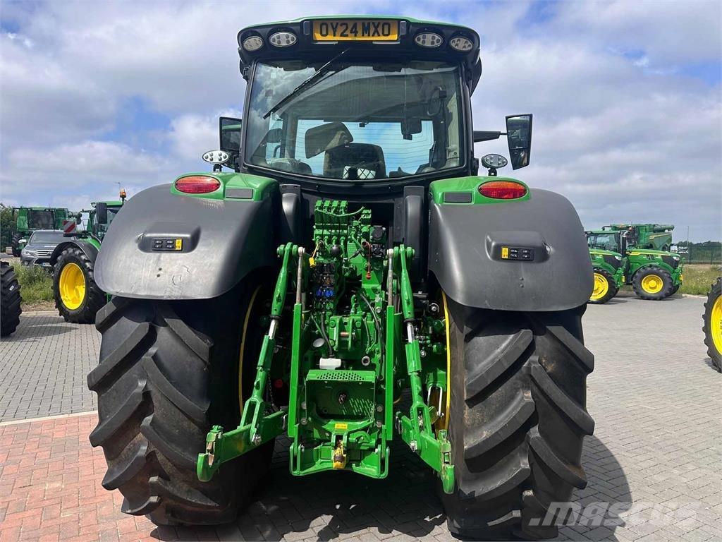 John Deere 6R 215 الجرارات