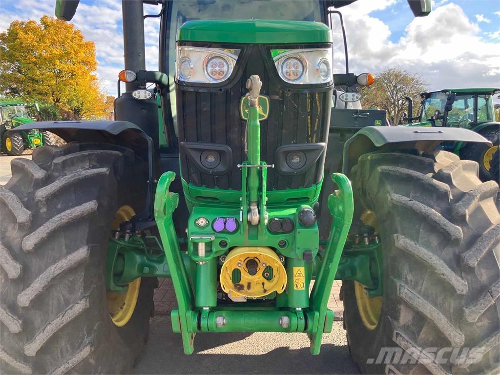 John Deere 6R 215 الجرارات