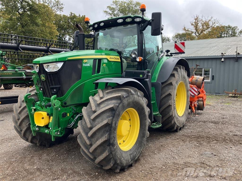 John Deere 6R 215 الجرارات