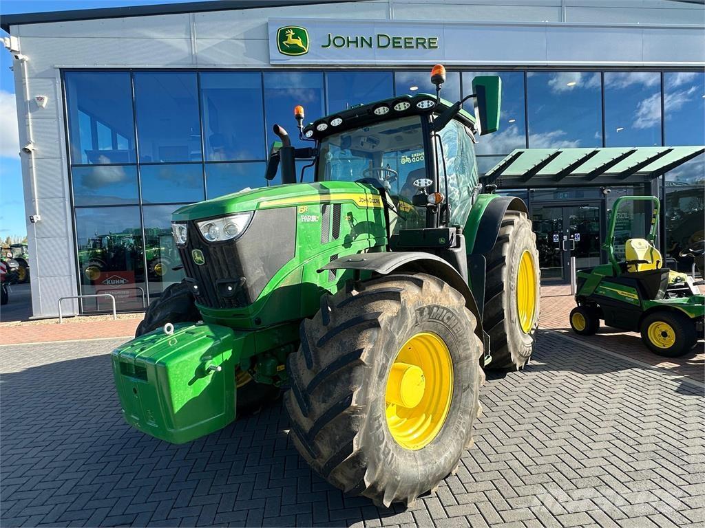 John Deere 6R 215 الجرارات