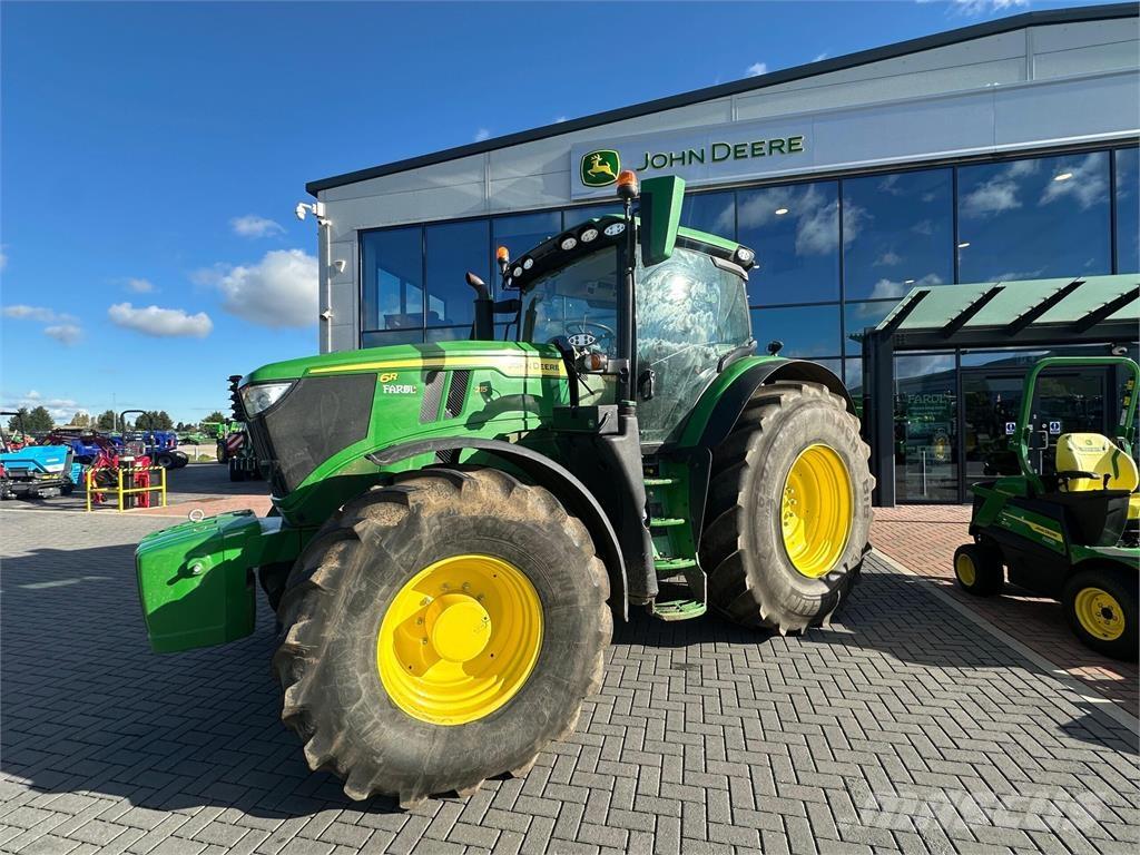 John Deere 6R 215 الجرارات
