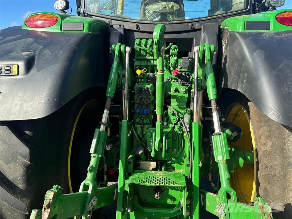 John Deere 6R 215 الجرارات