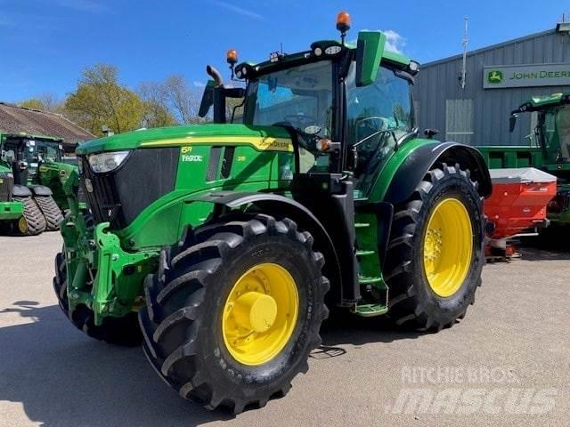 John Deere 6R 215 الجرارات