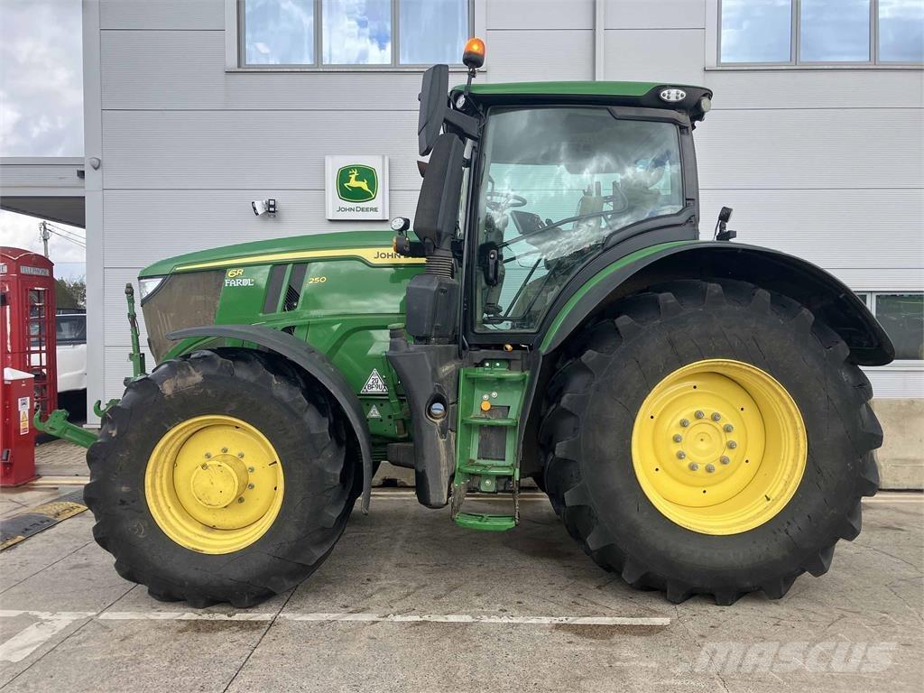 John Deere 6R 250 الجرارات