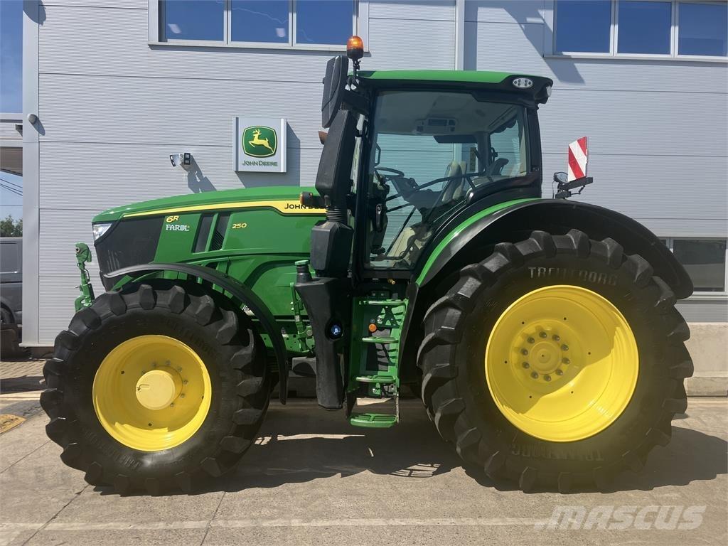 John Deere 6R 250 الجرارات