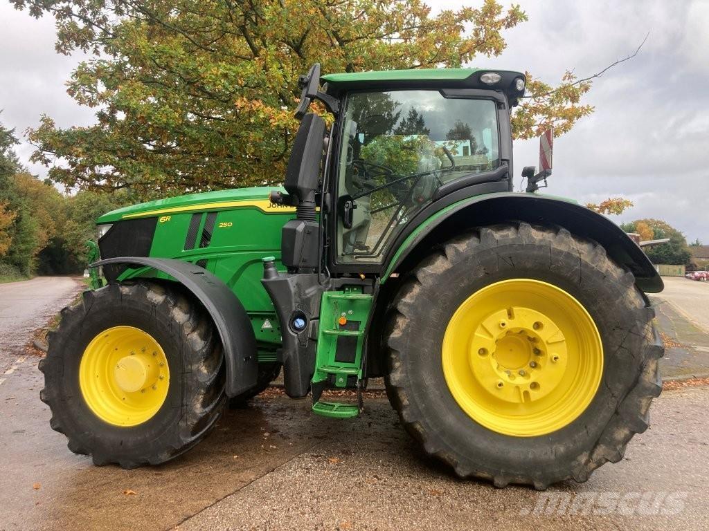John Deere 6R 250 الجرارات