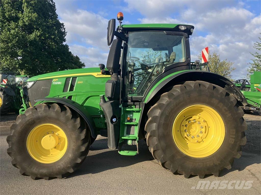 John Deere 6R 250 الجرارات