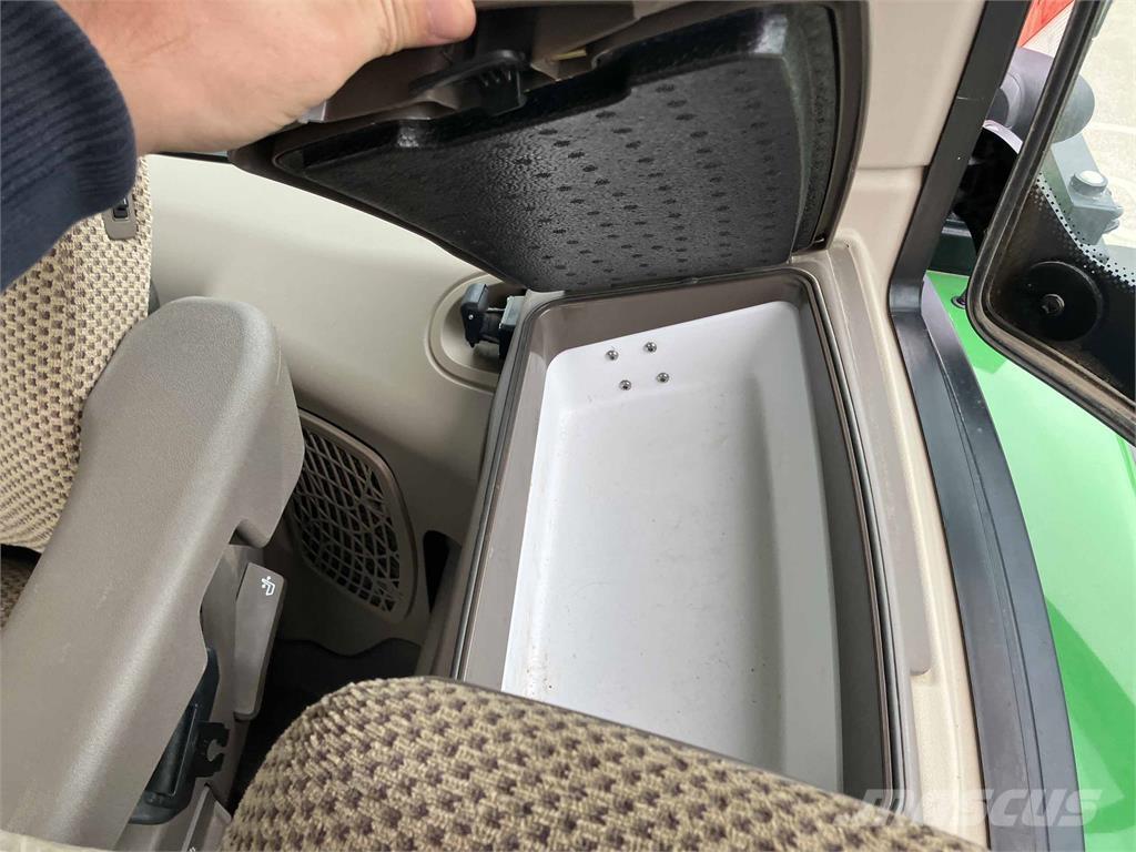 John Deere 6R 250 الجرارات