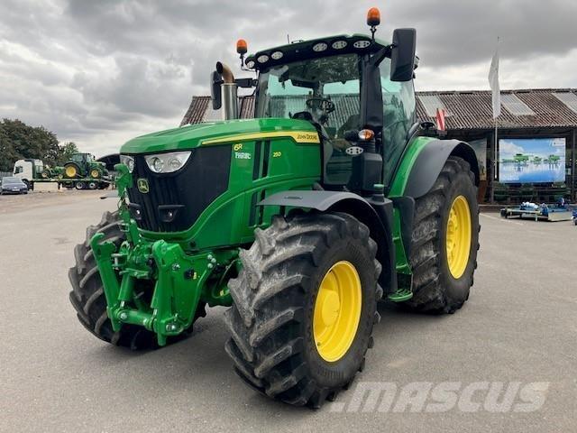 John Deere 6R 250 الجرارات