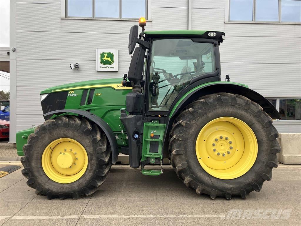 John Deere 6R 250 الجرارات