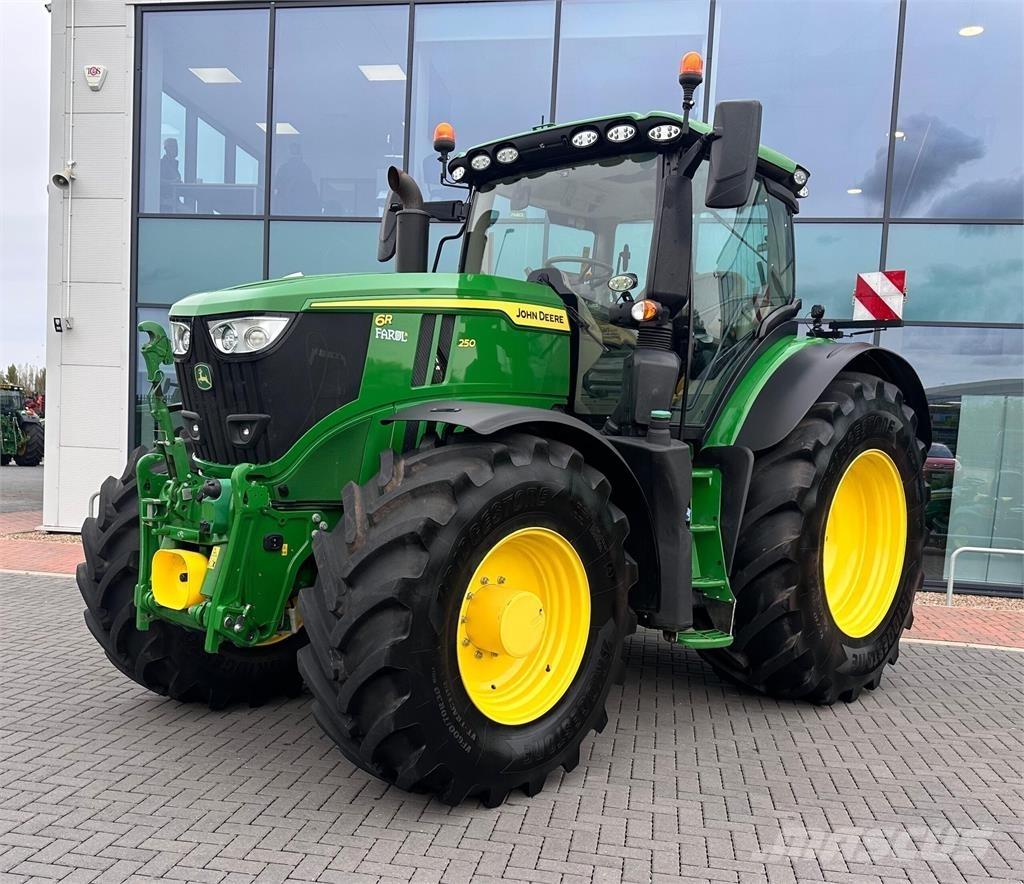 John Deere 6R 250 الجرارات