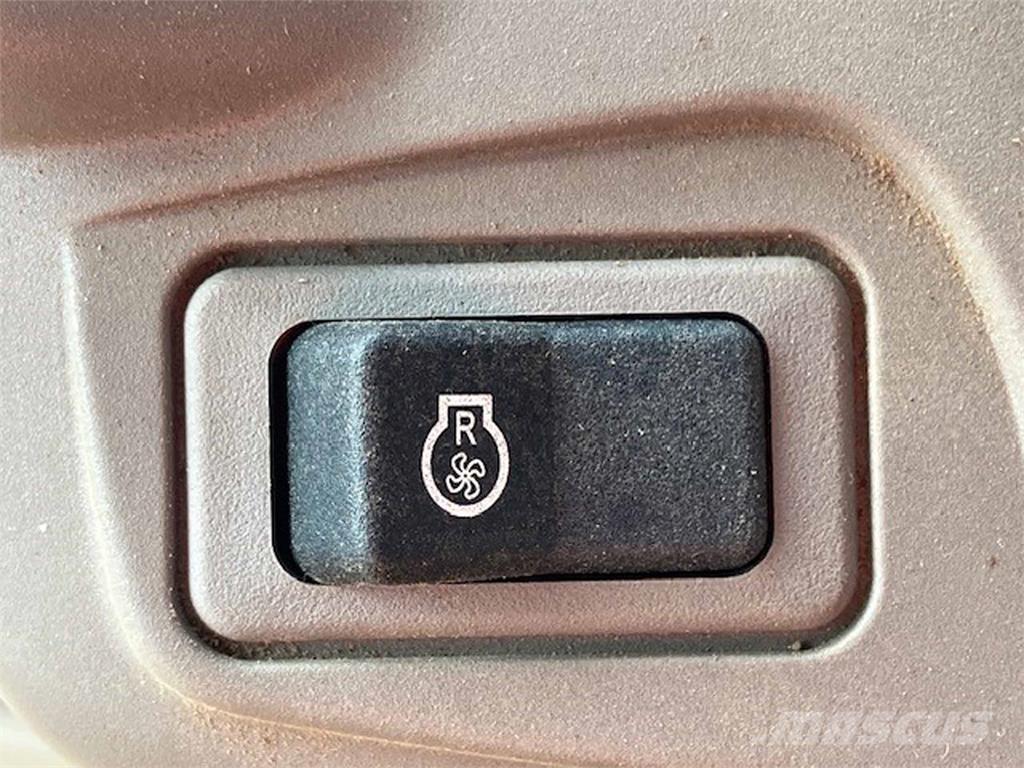 John Deere 6R 250 الجرارات