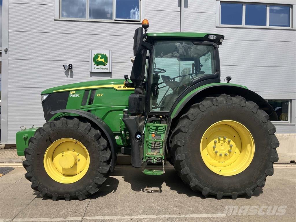 John Deere 6R 250 الجرارات