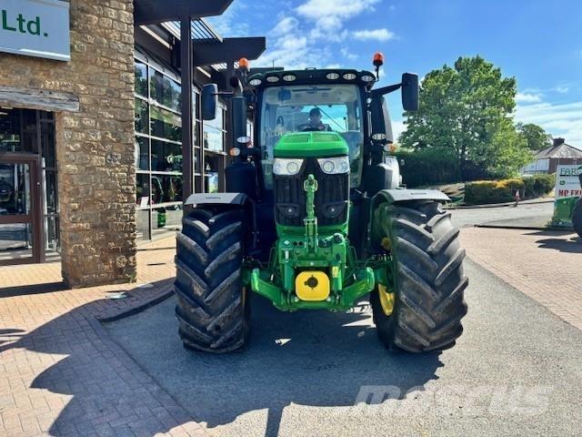 John Deere 6R 250 الجرارات