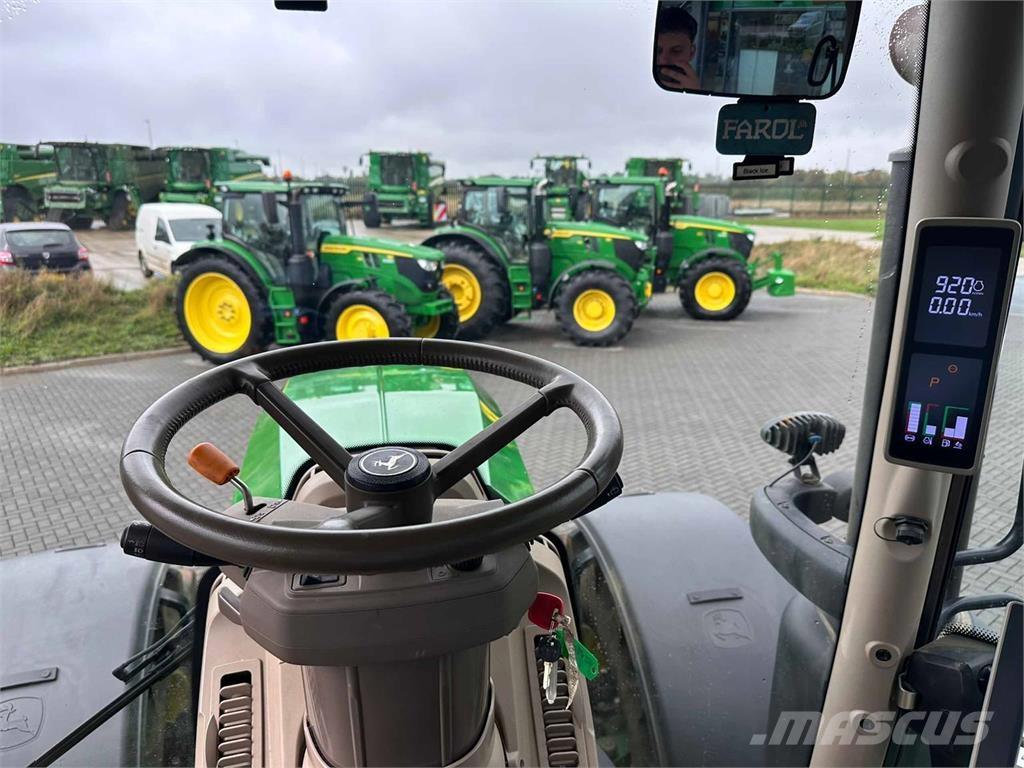 John Deere 6R 250 الجرارات