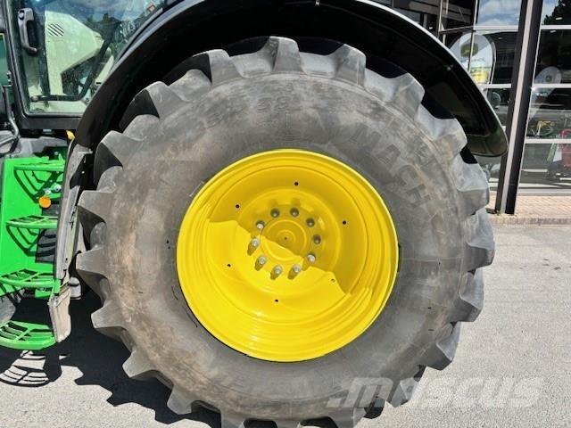 John Deere 6R 250 الجرارات