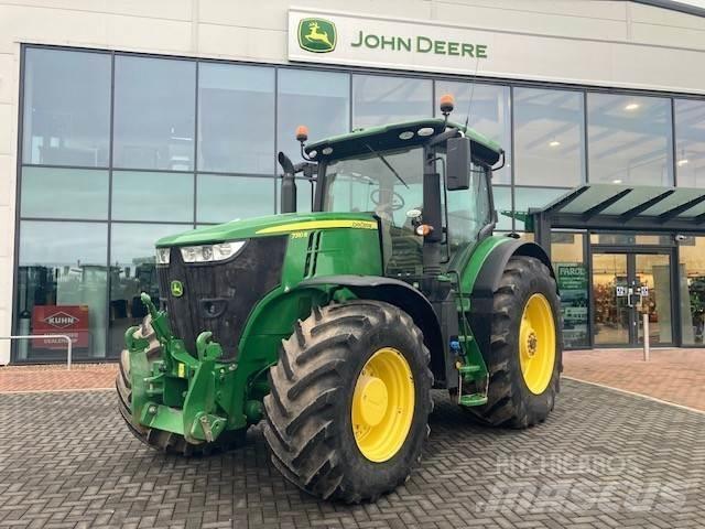 John Deere 7310R الجرارات