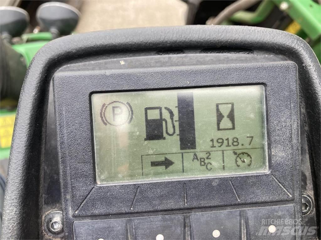 John Deere 7500AE جز العشب خلف الكهف