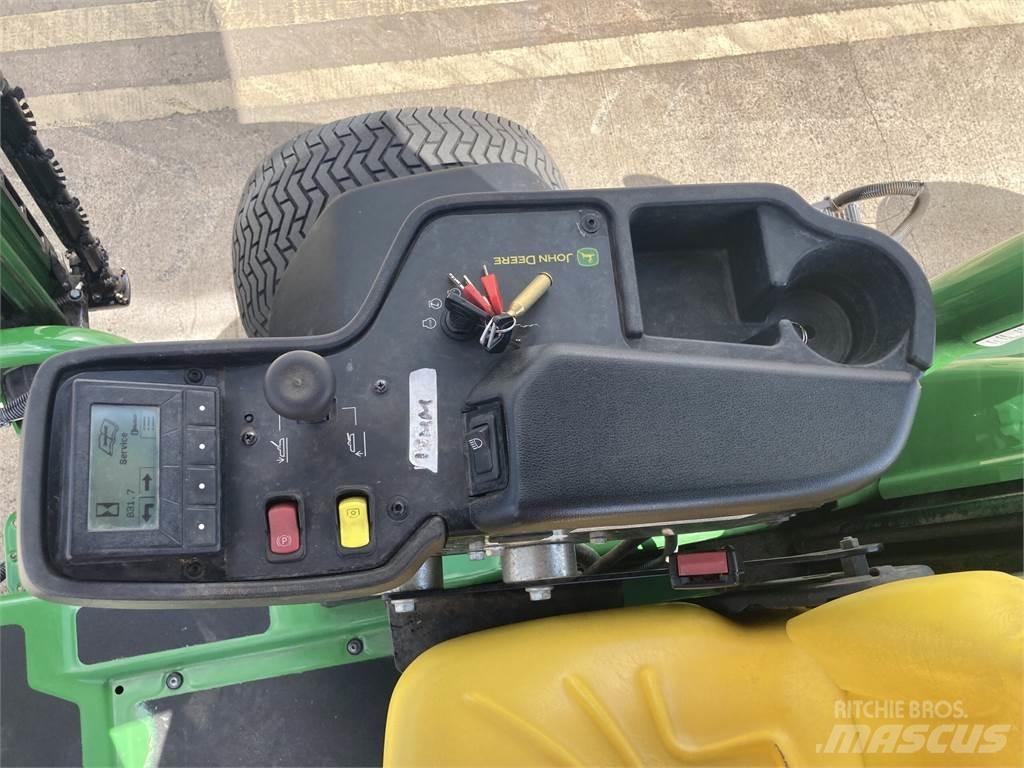 John Deere 7500AE جز العشب خلف الكهف