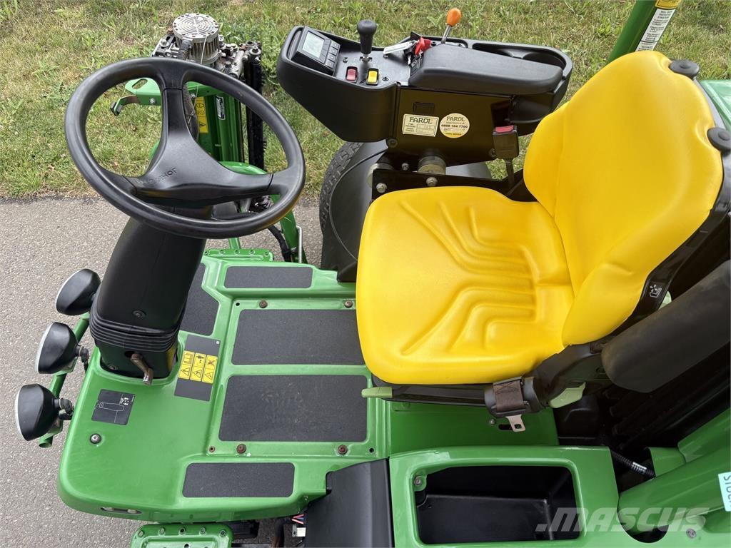 John Deere 7500AE جز العشب خلف الكهف
